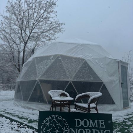 The Frog Glamping Hotel Horezu Eksteriør billede