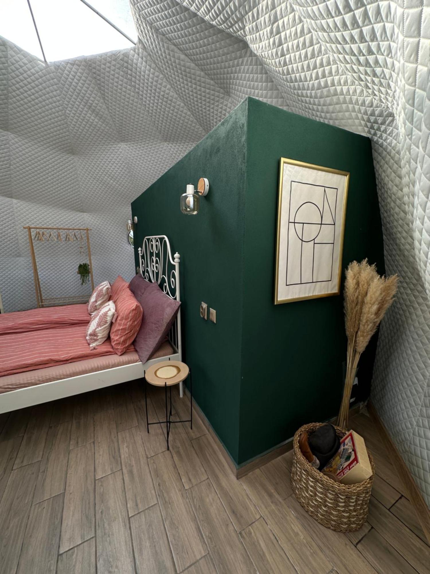 The Frog Glamping Hotel Horezu Eksteriør billede