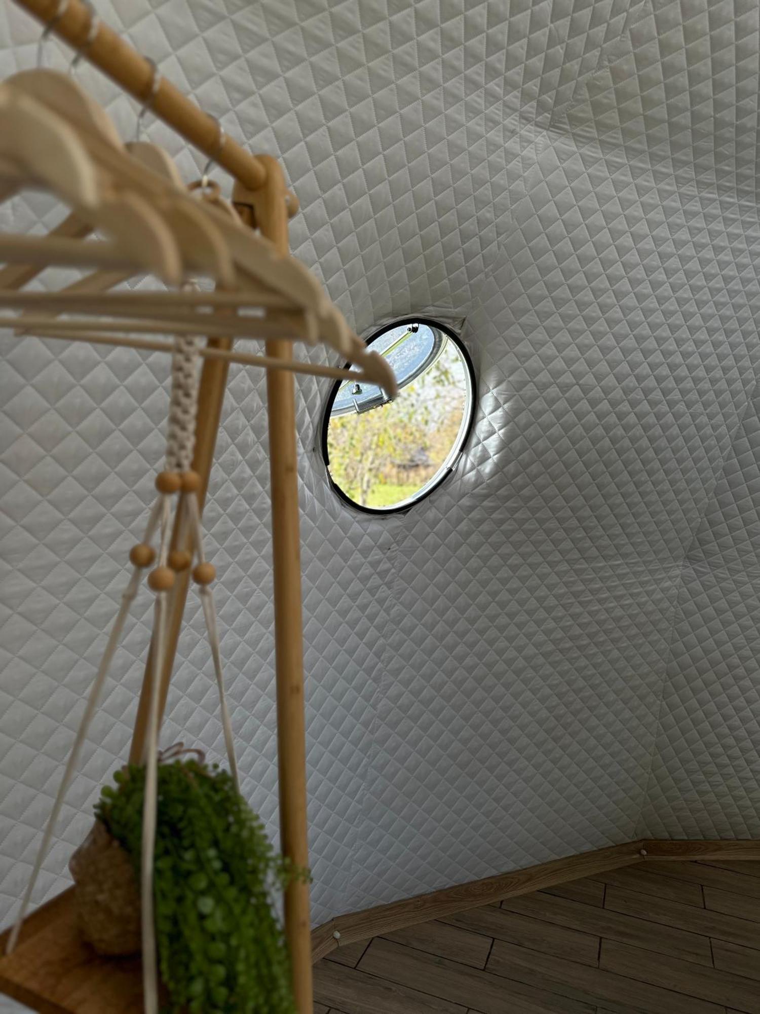 The Frog Glamping Hotel Horezu Eksteriør billede