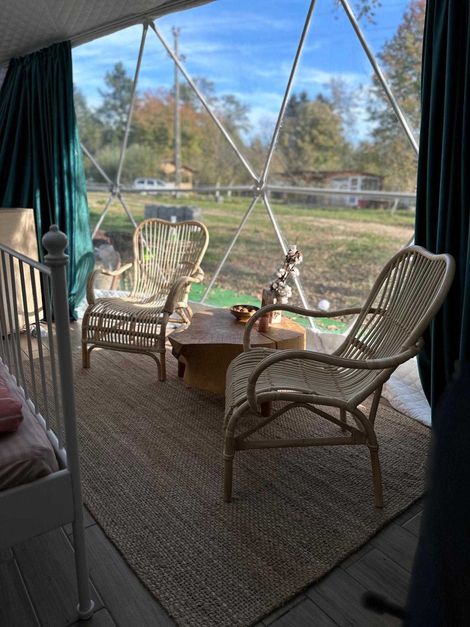 The Frog Glamping Hotel Horezu Eksteriør billede