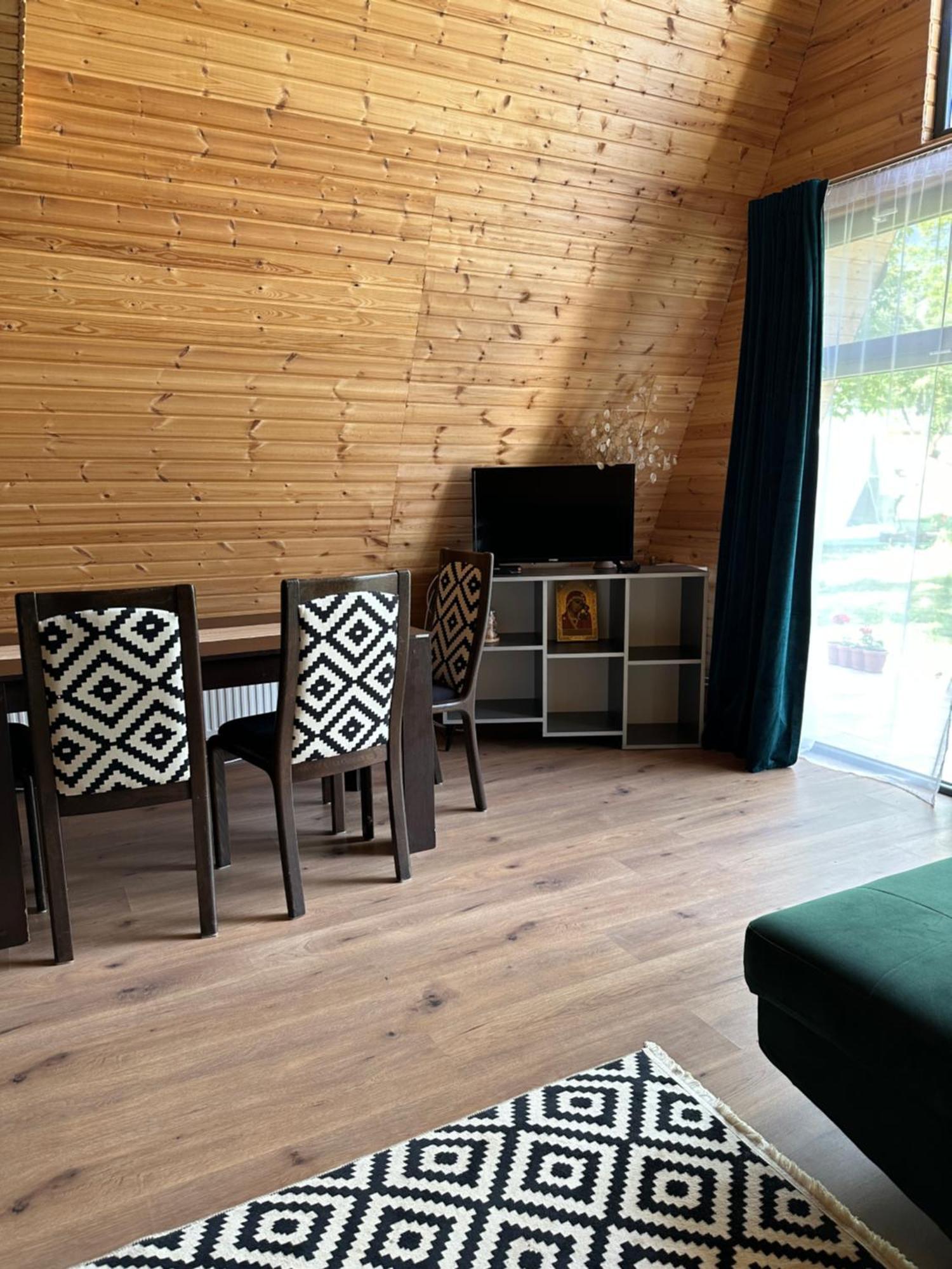 The Frog Glamping Hotel Horezu Eksteriør billede