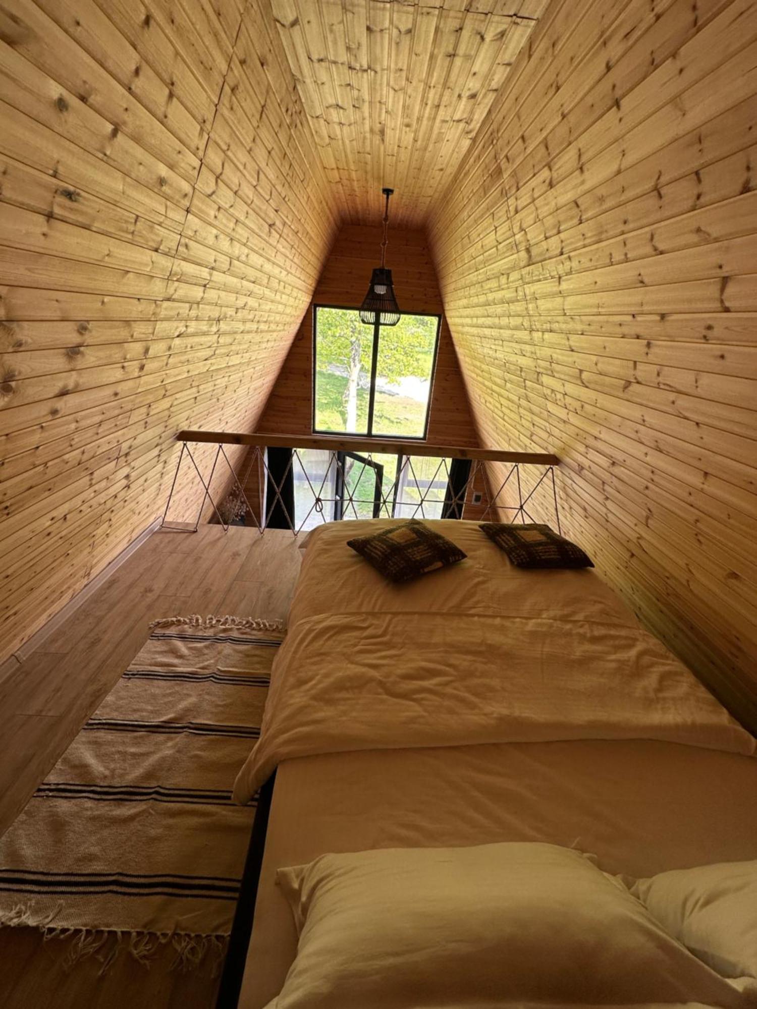 The Frog Glamping Hotel Horezu Eksteriør billede