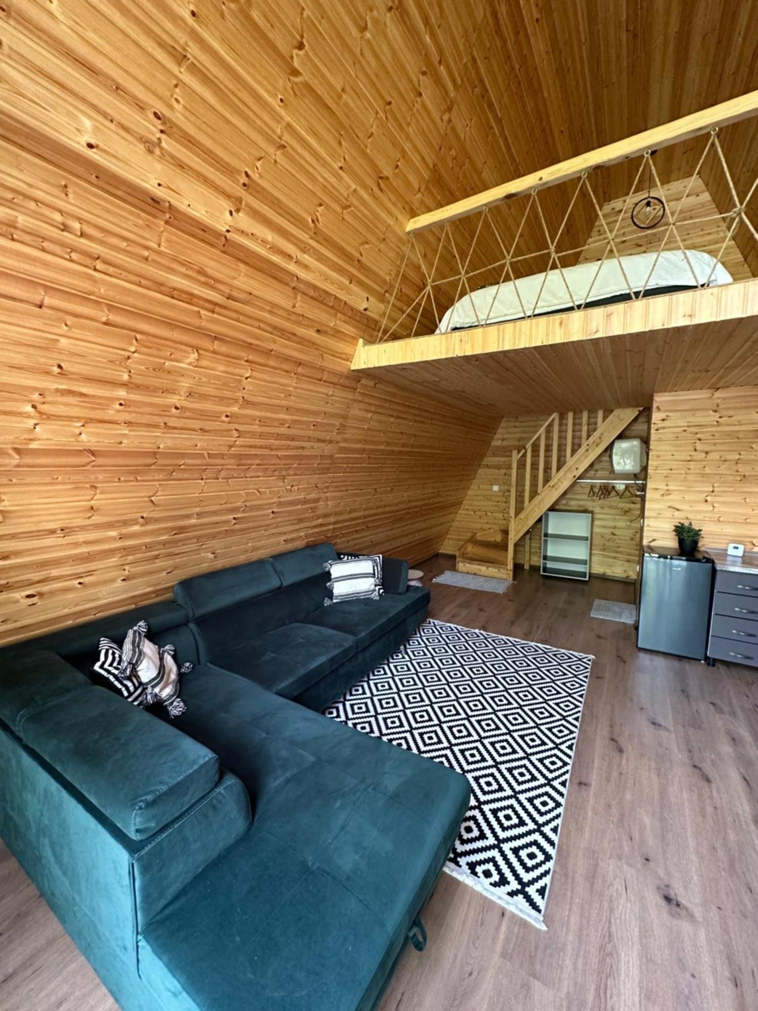 The Frog Glamping Hotel Horezu Eksteriør billede