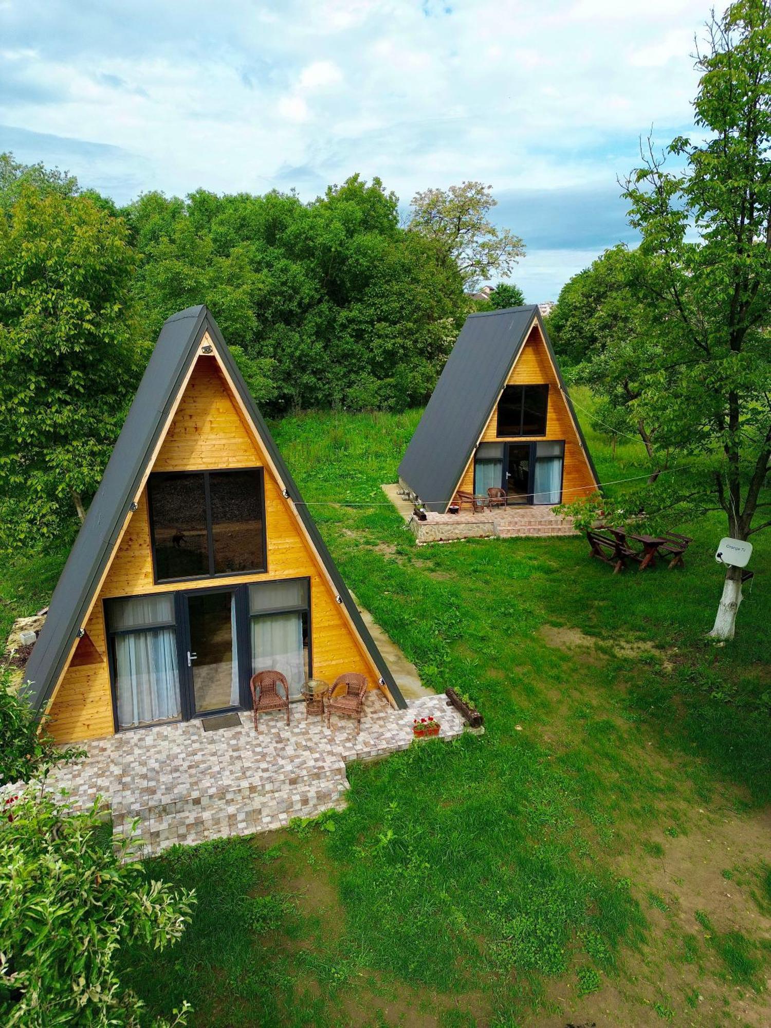 The Frog Glamping Hotel Horezu Eksteriør billede