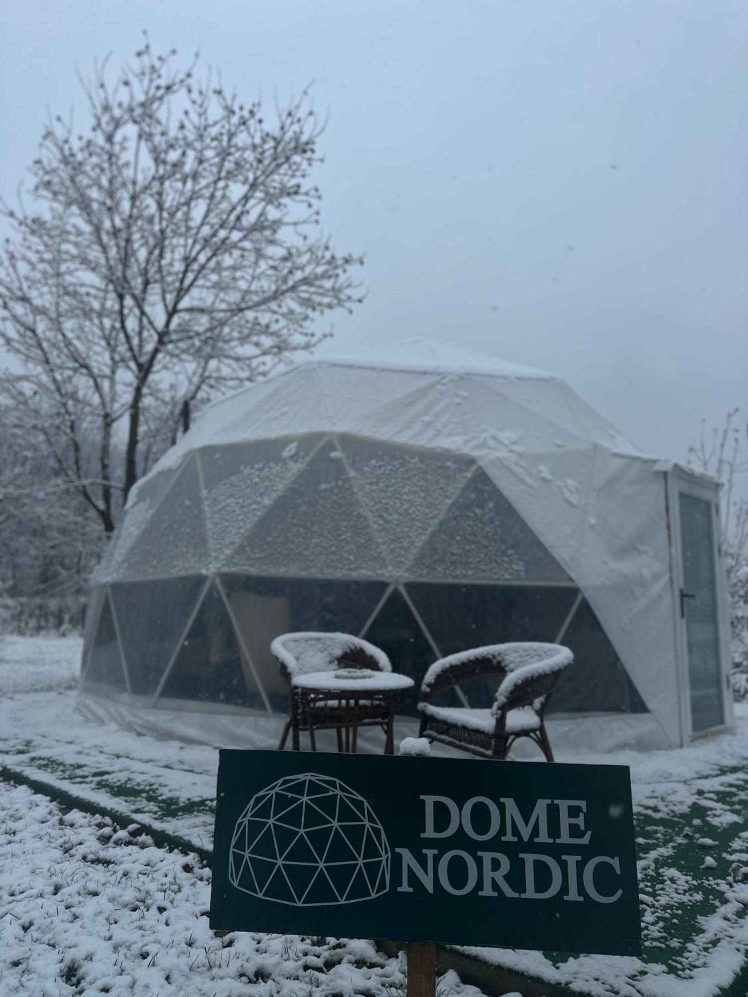 The Frog Glamping Hotel Horezu Eksteriør billede
