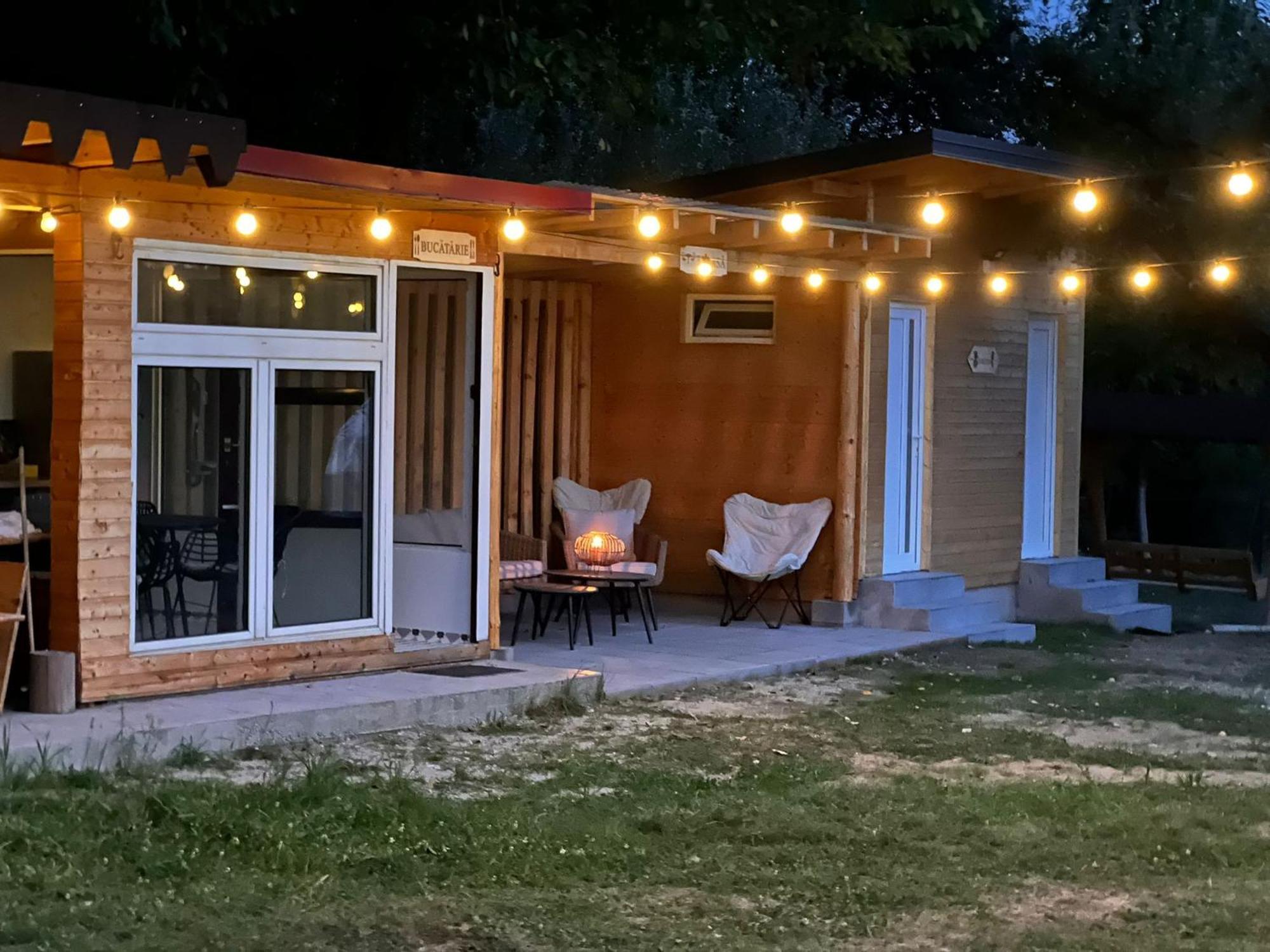 The Frog Glamping Hotel Horezu Eksteriør billede