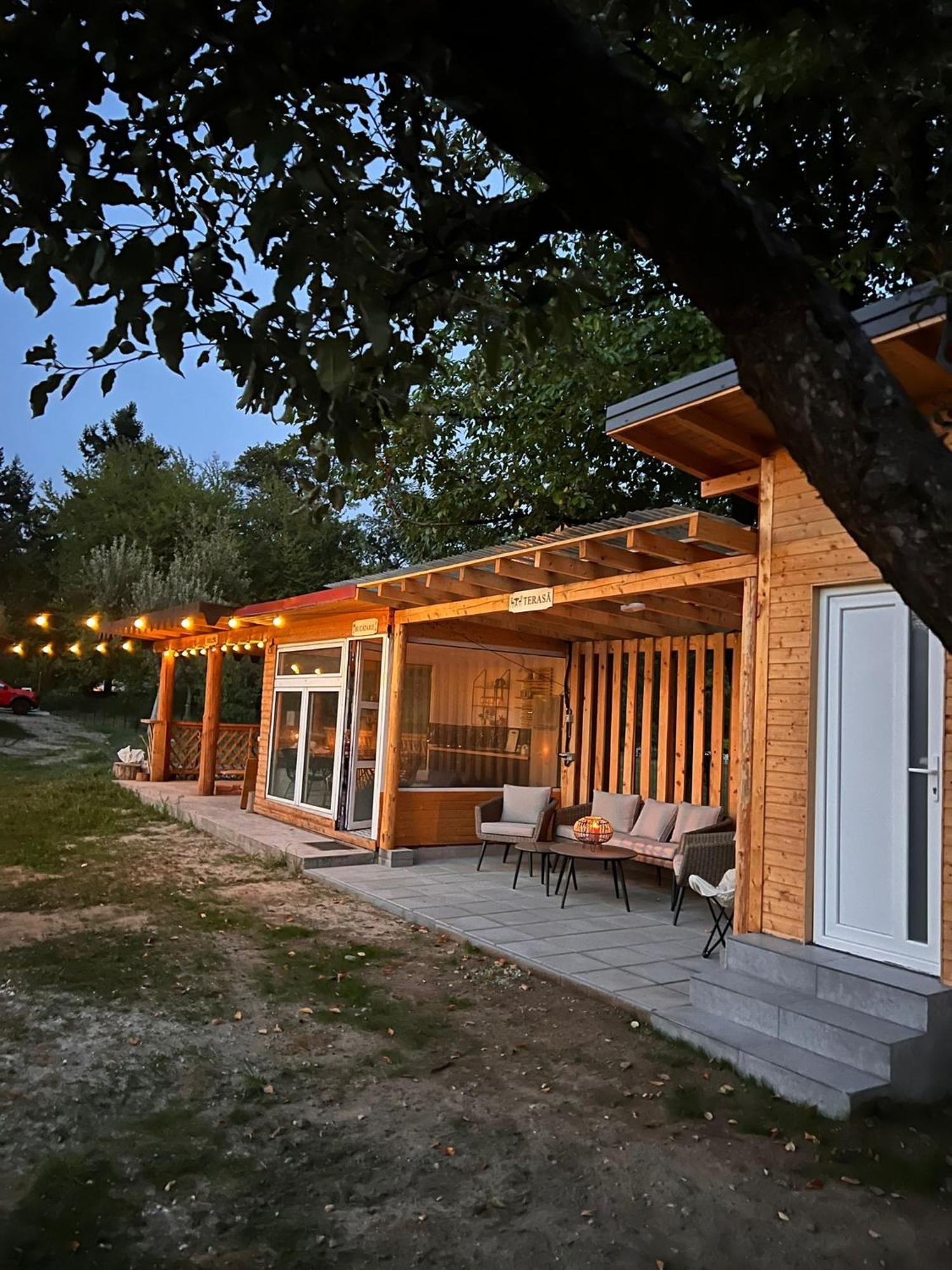 The Frog Glamping Hotel Horezu Eksteriør billede