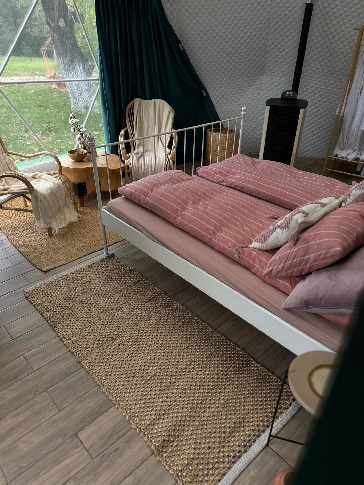 The Frog Glamping Hotel Horezu Eksteriør billede