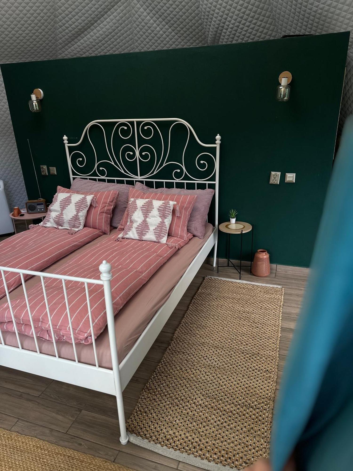 The Frog Glamping Hotel Horezu Eksteriør billede