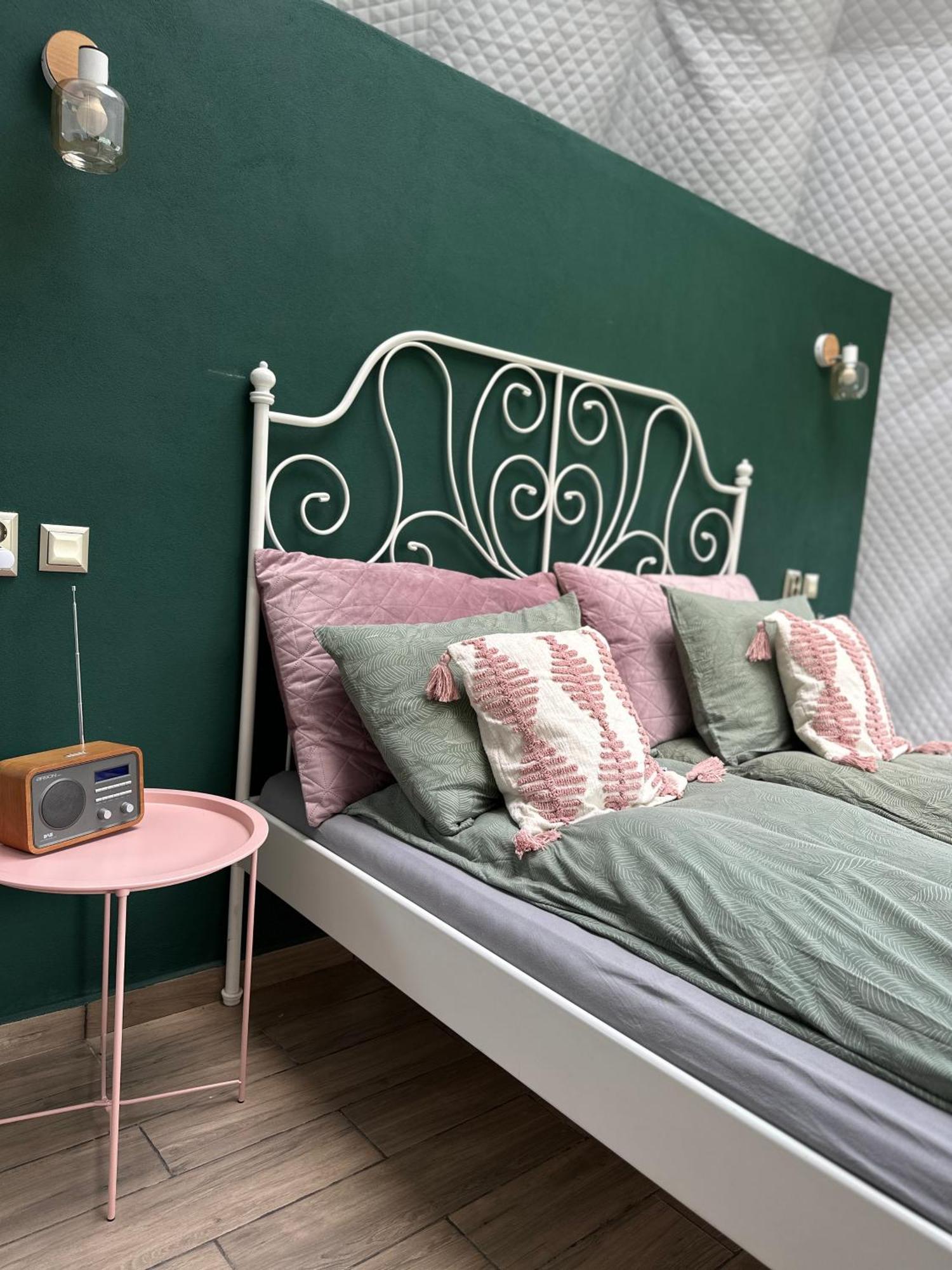 The Frog Glamping Hotel Horezu Eksteriør billede