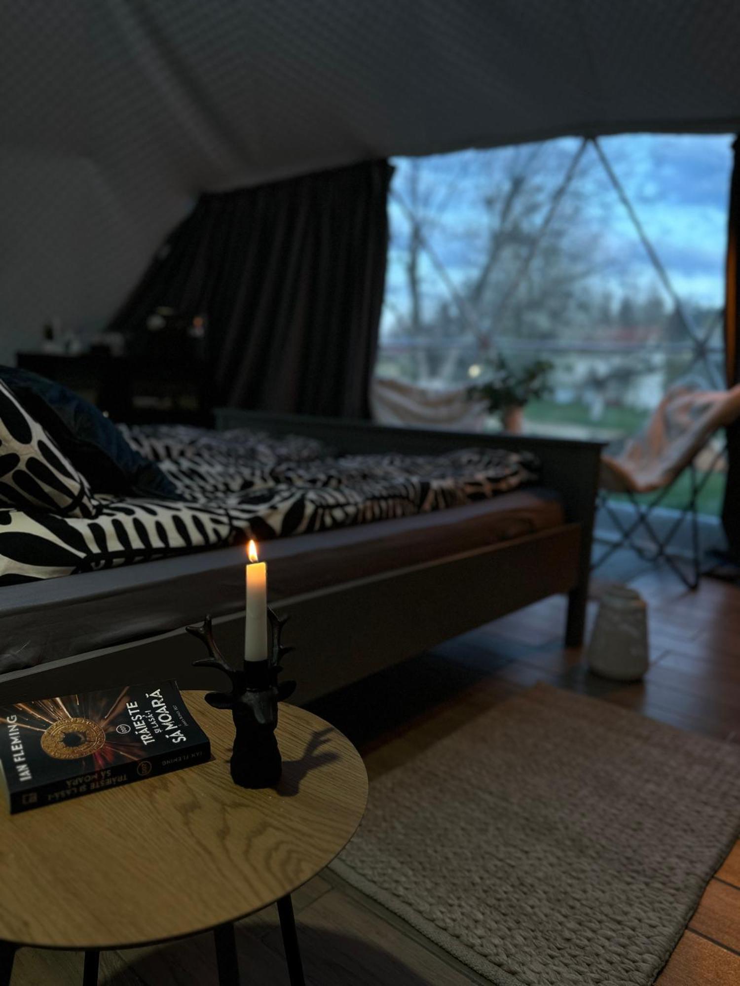 The Frog Glamping Hotel Horezu Eksteriør billede
